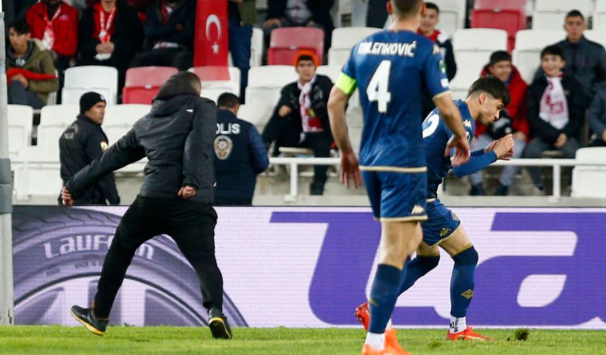 Sivas'ta Sivasspor Fiorentina maçında utanç verici olay 