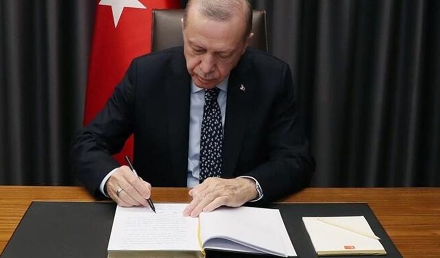 Cumhurbaşkanı Erdoğan imzaladı Resmi Gazete'de yayımlandı. Sabaha karşı flaş atamalar