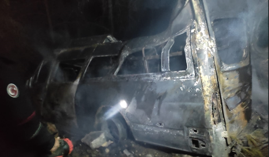 Adana'da feci kaza! Uçuruma devrilen minibüs yandı: 3 ölü 18 yaralı