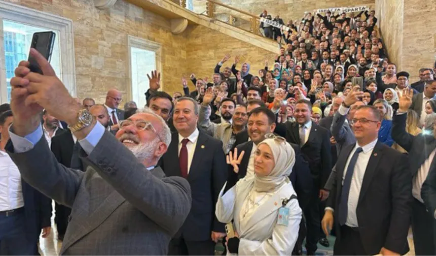 AK Partili Yenişehirlioğlu Meclis'ten paylaştığı fotoğrafı, kolundaki saatin fiyatı gündem olunca sildi!