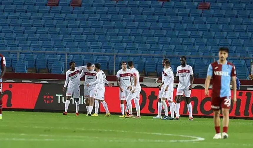 Trabzonspor kendi sahasında Sivasspor'a yenildi