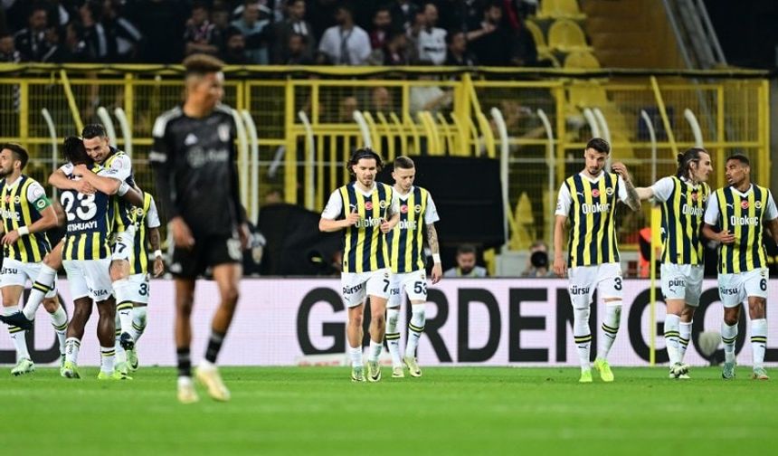 Fenerbahçe Beşiktaş'ı yıktı şampiyonluk yarışına devam etti
