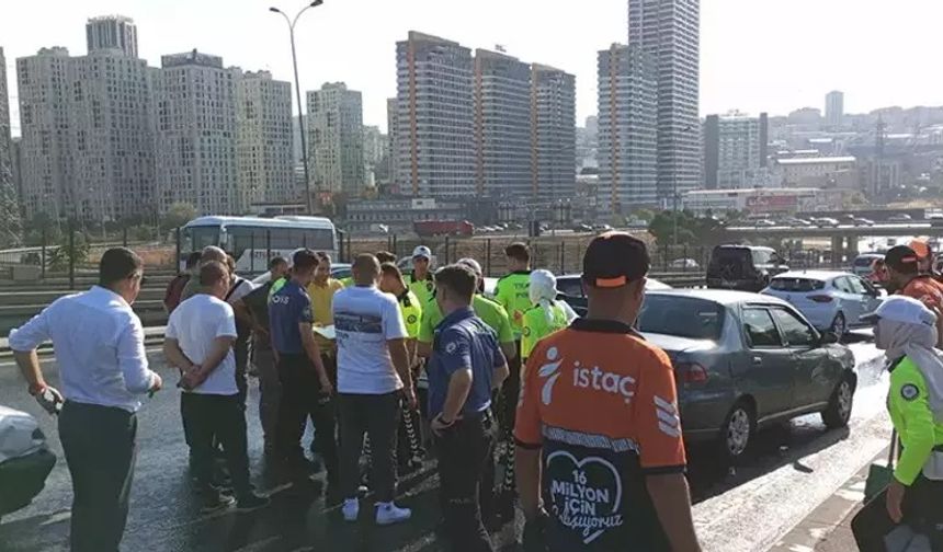İstanbul trafiğini kilitleyen kaza: 15 araç birbirine girdi