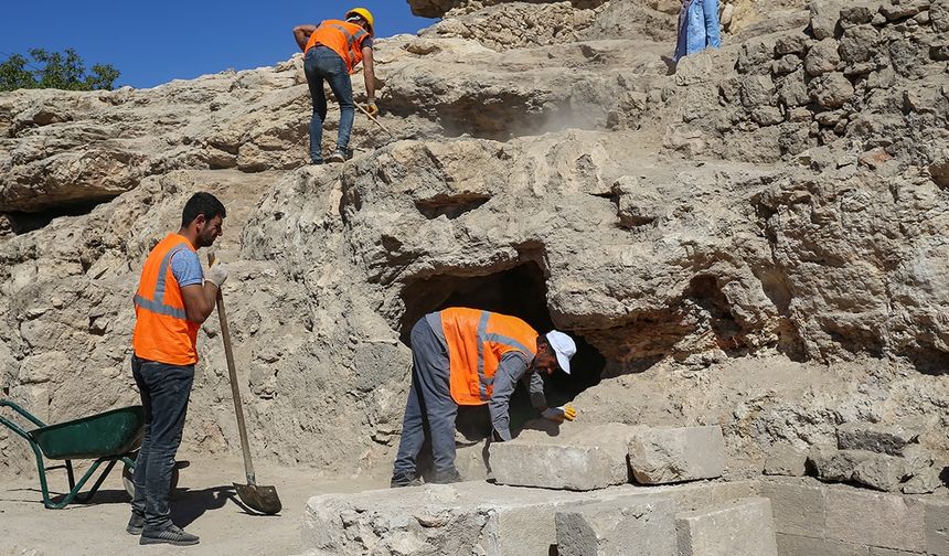 Diyarbakır'da kayaların arasında bulundu: Hz. İsa detayı şaşırttı