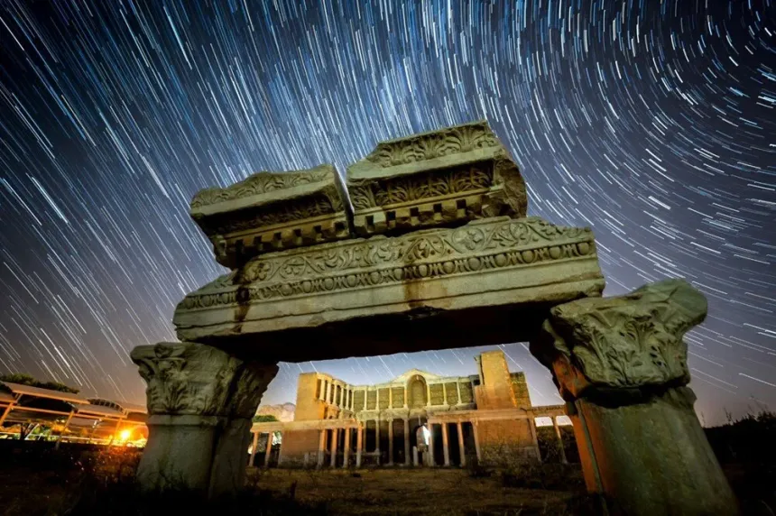 Manisa Salihli'de Perseid meteor yağmuru eşsiz görüntüleri ortaya çıkardı